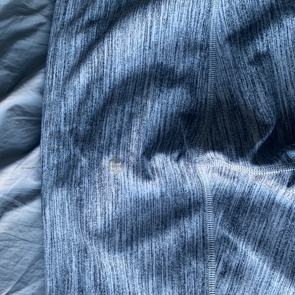 Lululemon capris like new - Picture 2 of 2